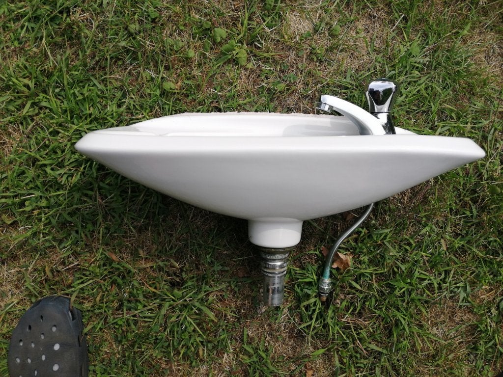 Lave-mains avec bon robinet à boisseau, peu encombrant., Enlèvement, Comme neuf, Lavabo