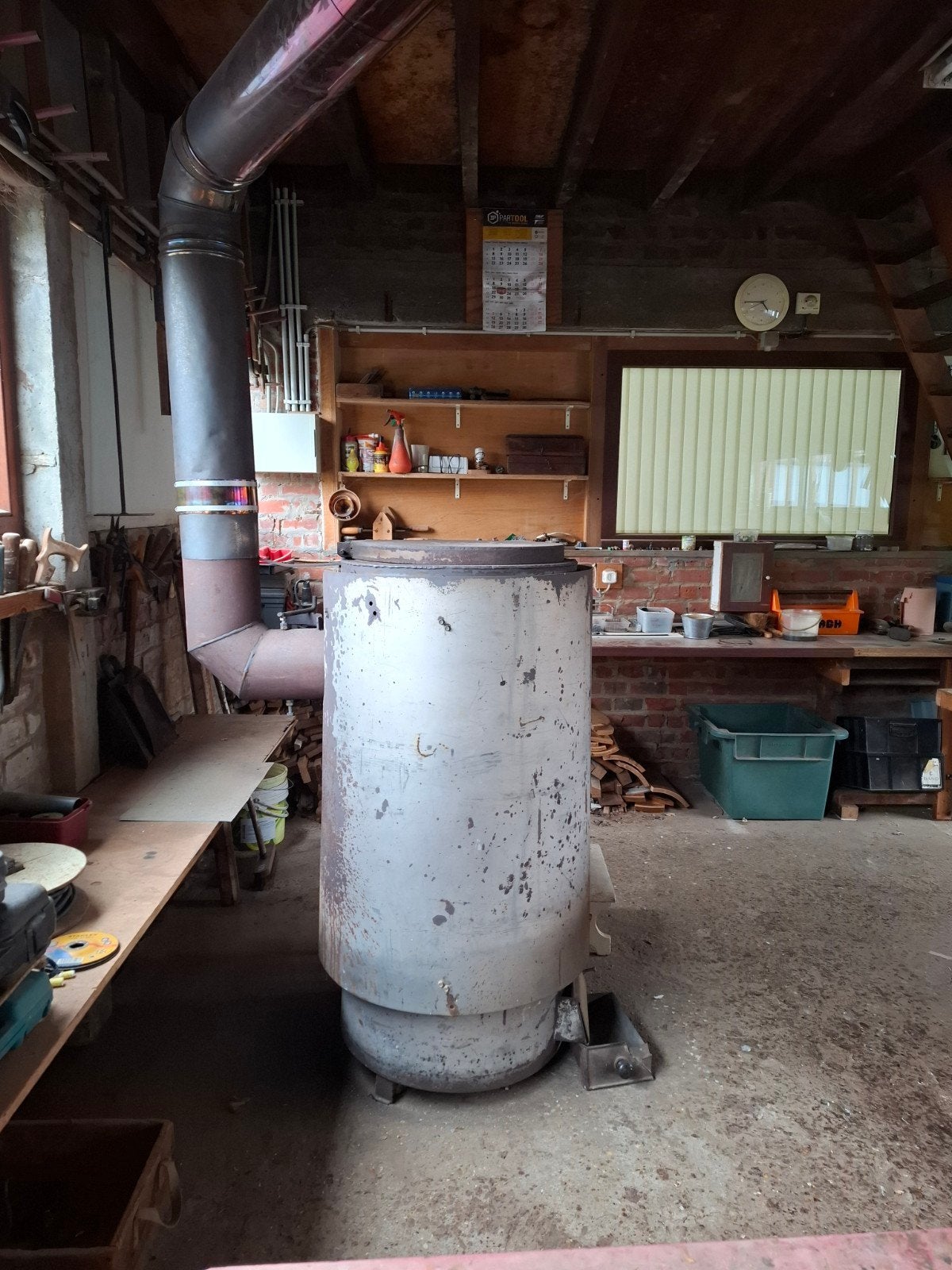 Houtkachel werkplaats, Enlèvement