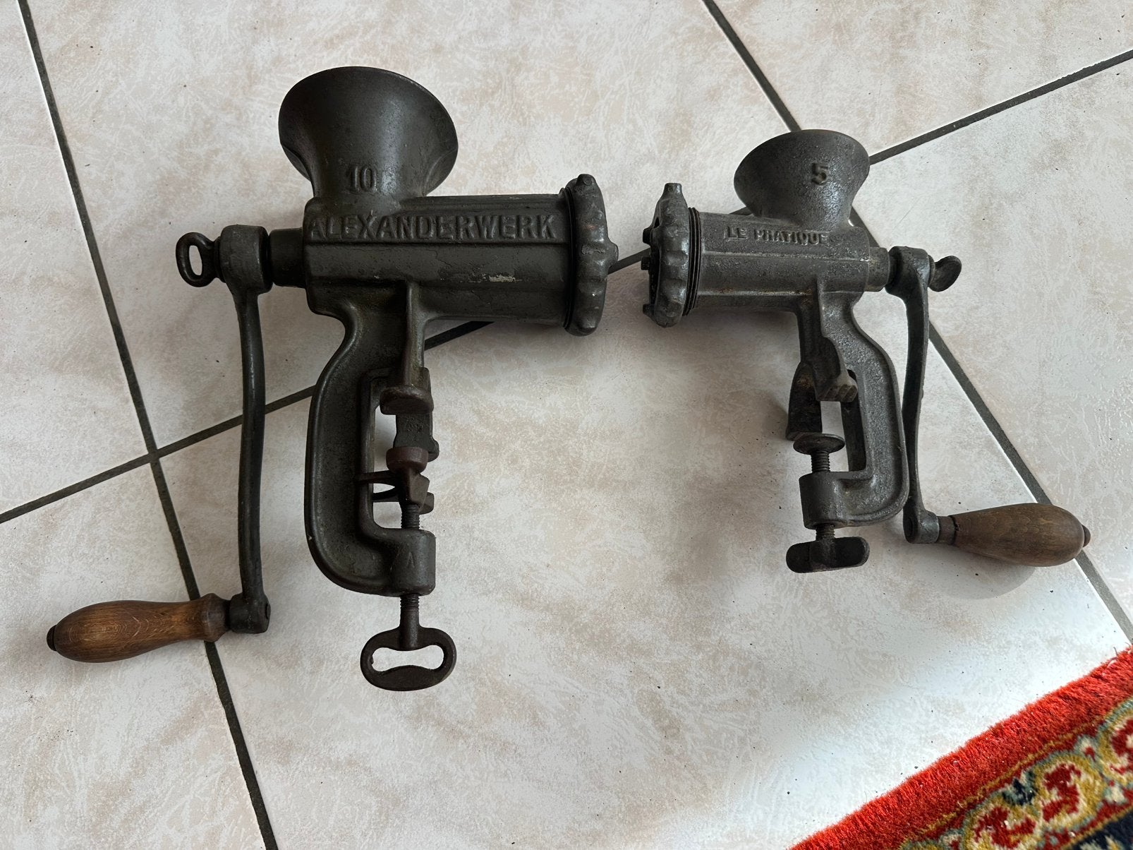 2 vintage gietijzeren vleesmolens: Alexanderwerk Le Pratique, Ophalen