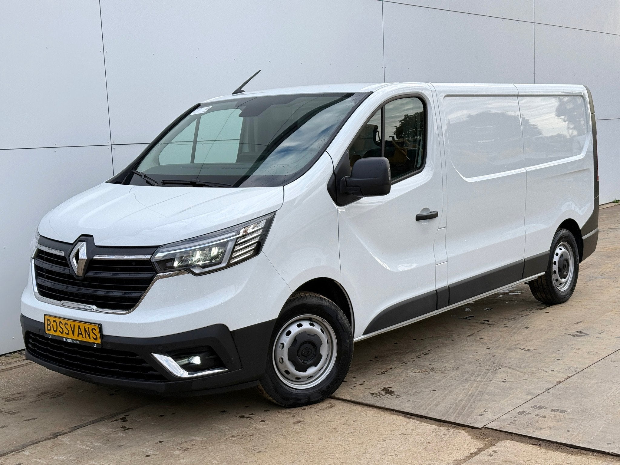Renault Trafic e-Tech 52kWh 150PK L2H1 Elektrisch 294km WLTP, 0 cilinders, Gebruikt, 110 kW, Renault