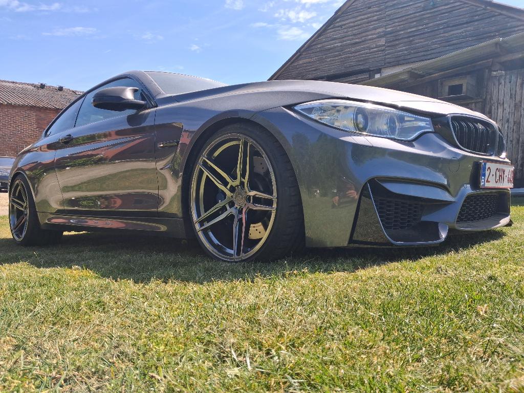 BMW M4 in perfecte staat, geen krasje op!!!, Auto's, BMW, Particulier, 4 Reeks, Benzine, Coupé, Automaat, Zilver of Grijs, Bruin