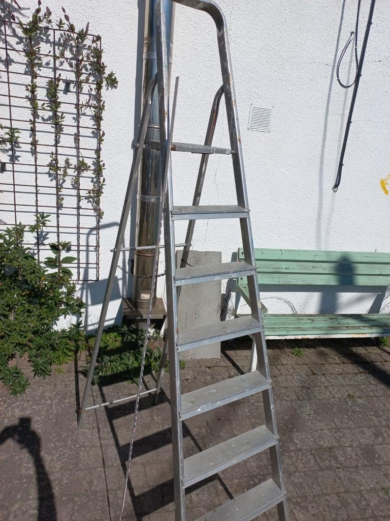 Grote hoge (2 meter 30cm) aluminium trapladder, Ophalen