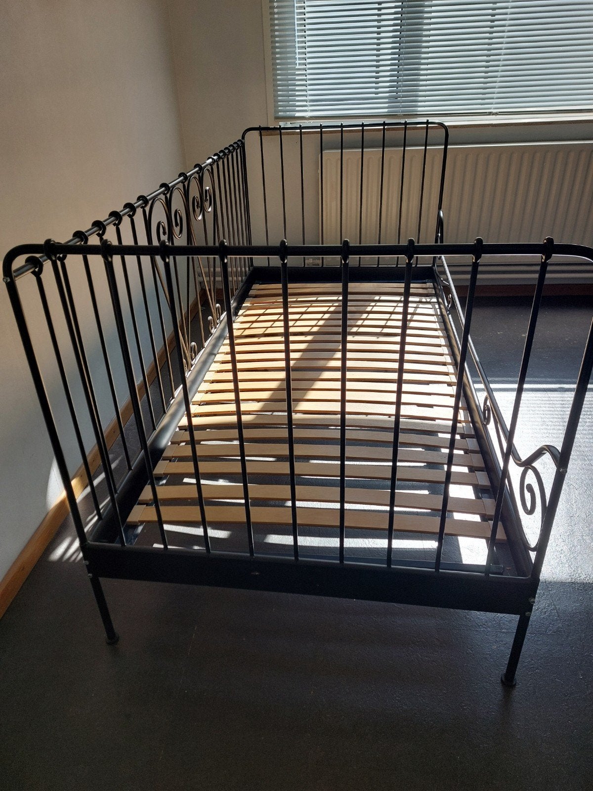 Kinderbed, Huis en Inrichting, Slaapkamer | Bedden, Ophalen, Zwart