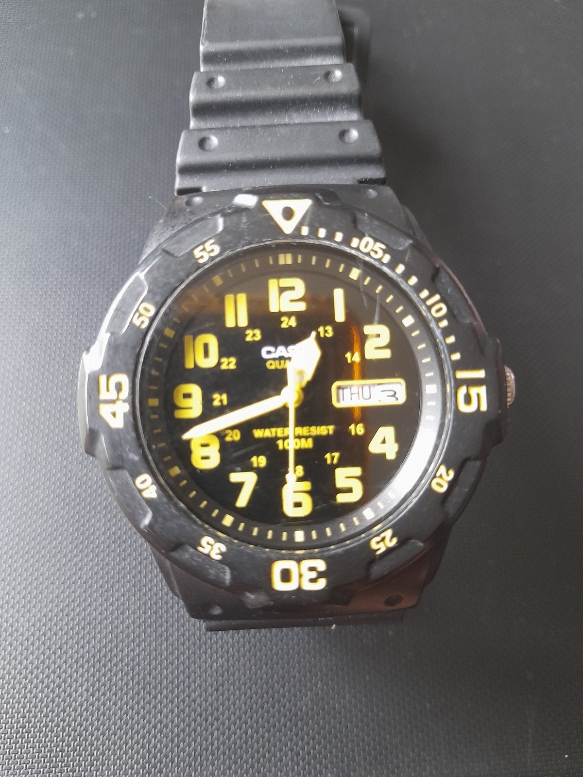 Casio MRW-200, Handtassen en Accessoires, Ringen, Ophalen of Verzenden, Zwart, Heer