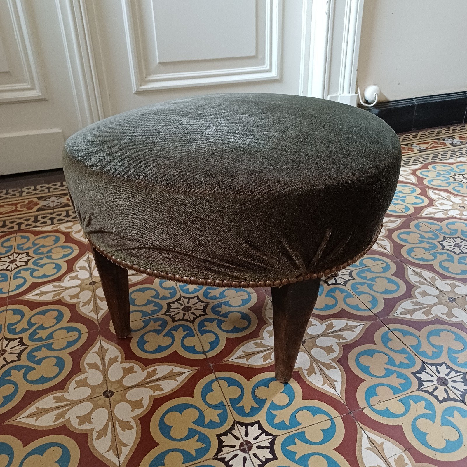 Repose-pieds - pouf, Maison & Meubles, Enlèvement, Utilisé, 50 à 75 cm, Tissus