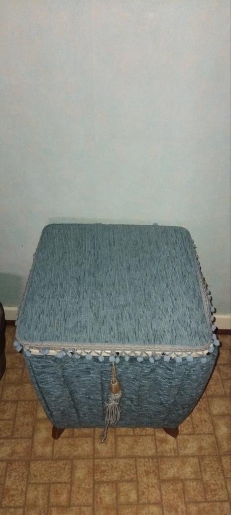 Pouf ancien., Enlèvement