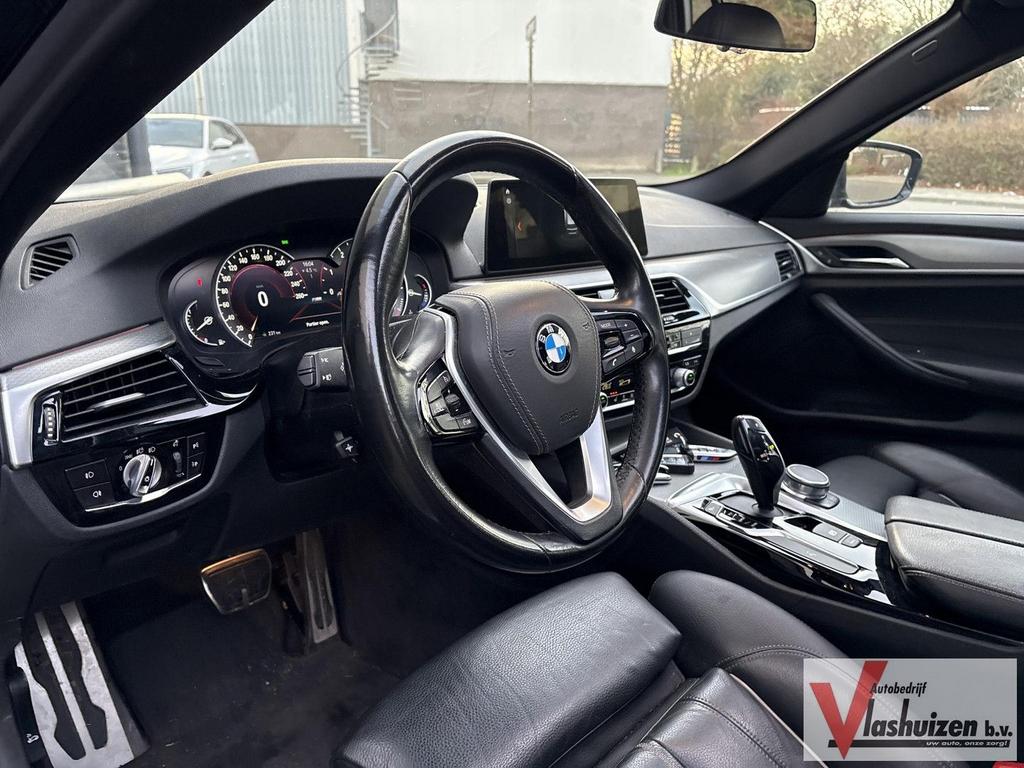 BMW 520 5-serie Touring 520i High Executive M-Sport | € 11.9, Auto's, Automaat, Zwart, Panoramadak, Zwart
