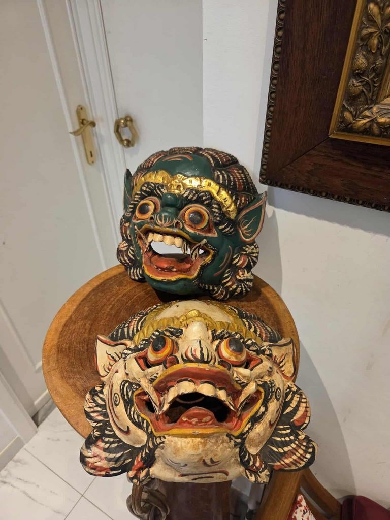 Prachtige, oude houten maskers met levendige kleuren en indr, Ophalen of Verzenden