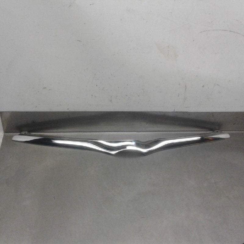 GARNITURE DE CALANDRE Corolla Verso (E12) (|7577013040|), Utilisé, Toyota