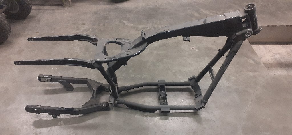 Harley frame met achterbrug, Motoren, Ophalen