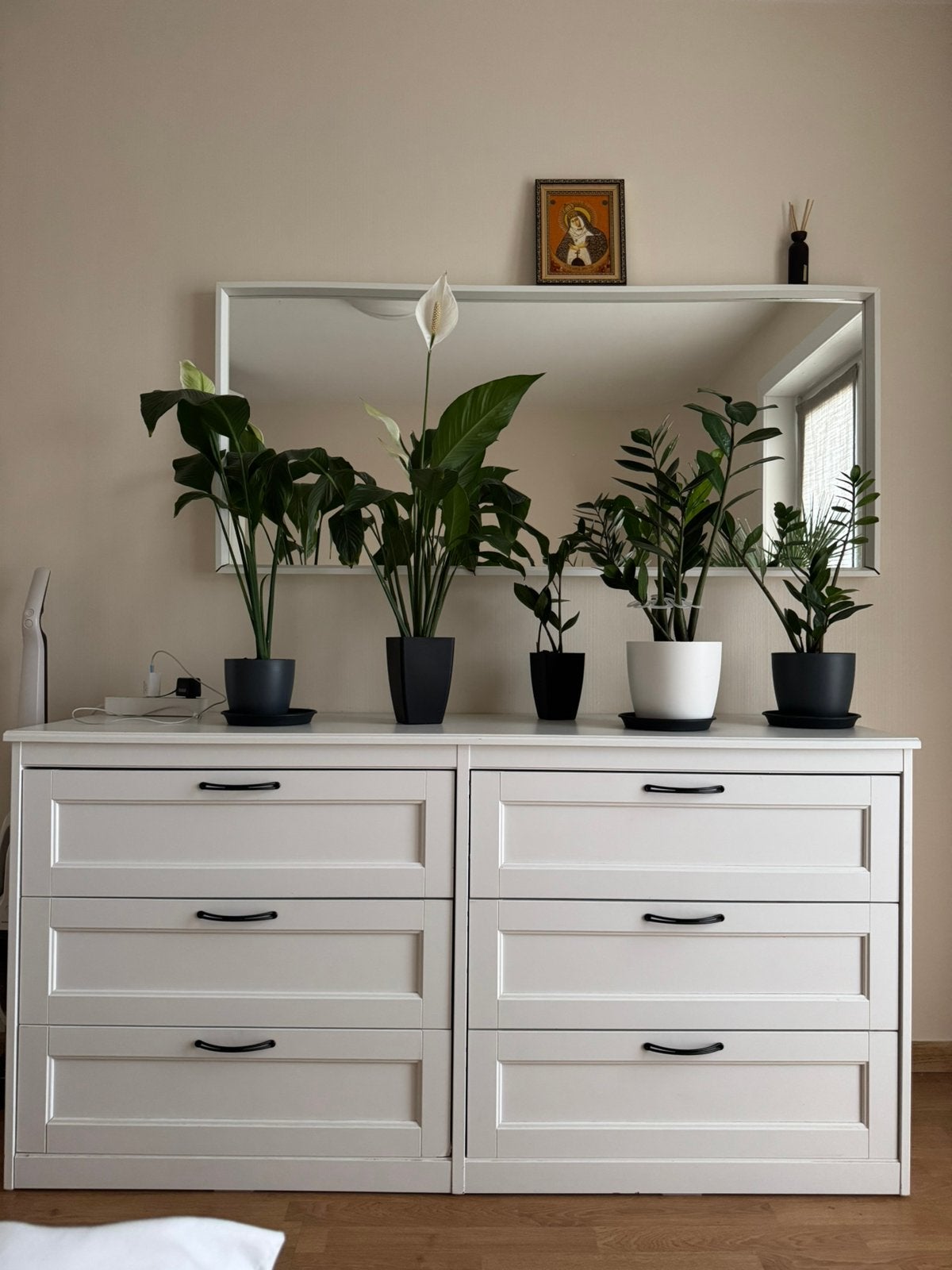 Witte commode met spiegel – zeer goede staat, Huis en Inrichting, Ophalen, Zo goed als nieuw