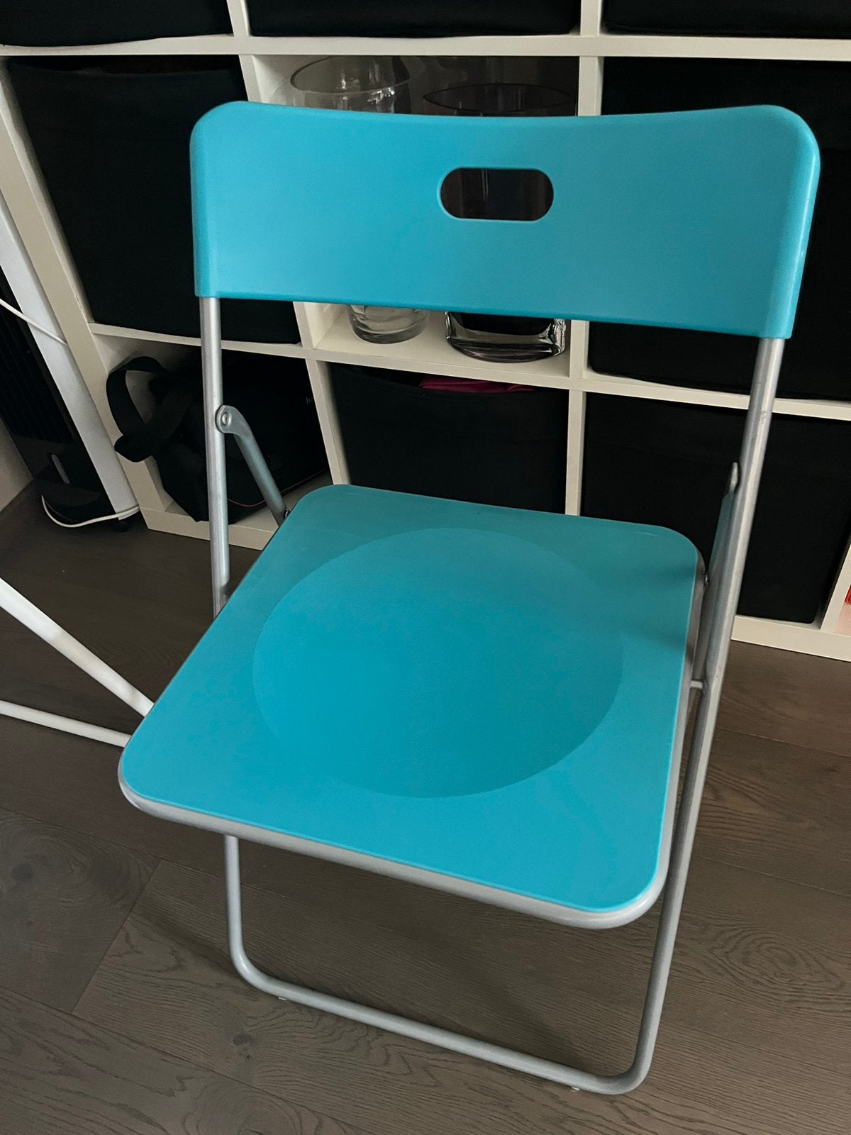 Turquoise plastieken stoel, Huis en Inrichting, Stoelen, Ophalen, Kunststof, Blauw, Zo goed als nieuw