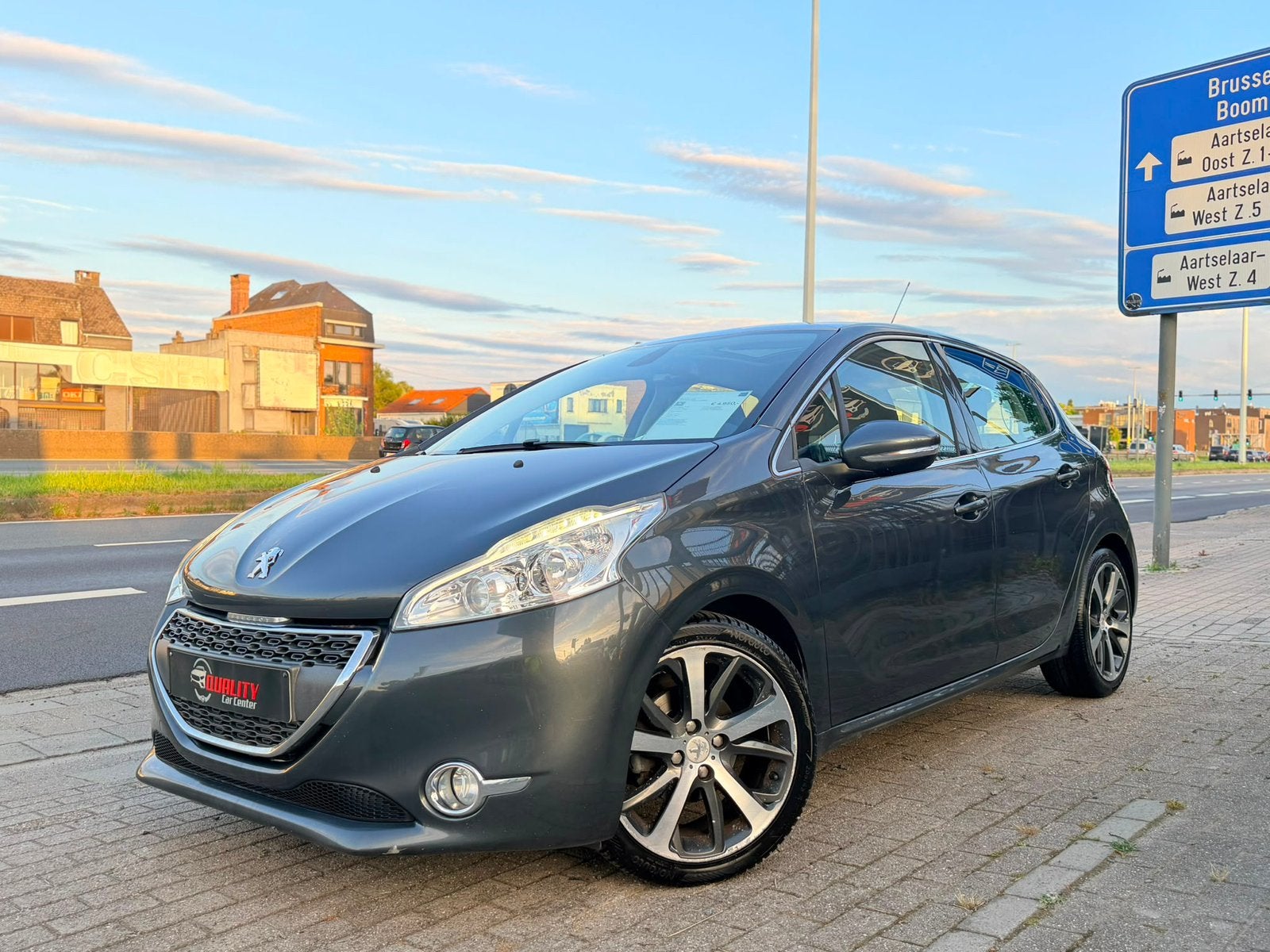 Peugeot 208 Allure 2013 1.6i 120pk 130dkm Pano Led Pdc Full, Autos, Achat, Entreprise, Boîte manuelle, Entretenue par le concessionnaire