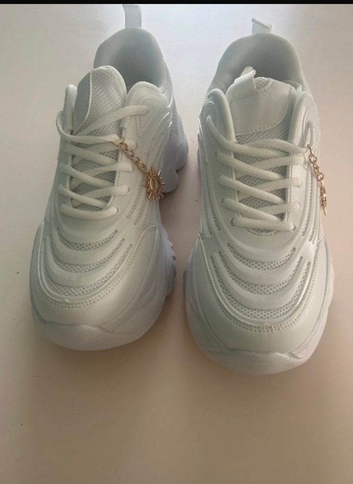 Witte schoenen met een goude bandje, Kleding | Dames, Ophalen of Verzenden, Nieuw