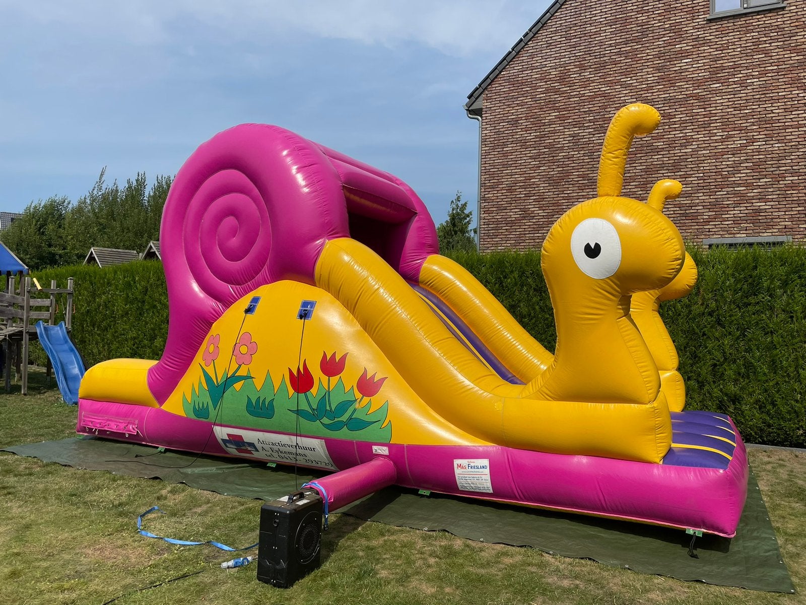 Groot springkasteel 740cm x 320cm te koop, Ophalen, Zo goed als nieuw