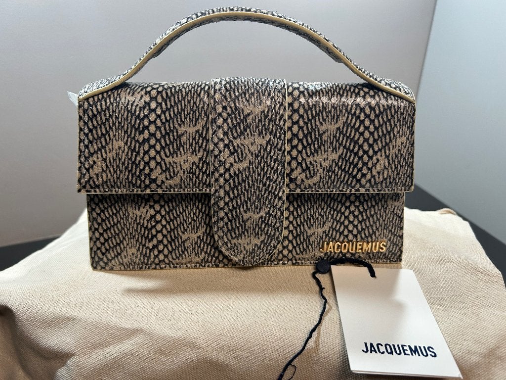 Jacquemus  grand bambino python light, Bijoux, Sacs & Beauté, Sacs | Sacs Femme, Enlèvement ou Envoi, Neuf, Autres couleurs, Sac à main