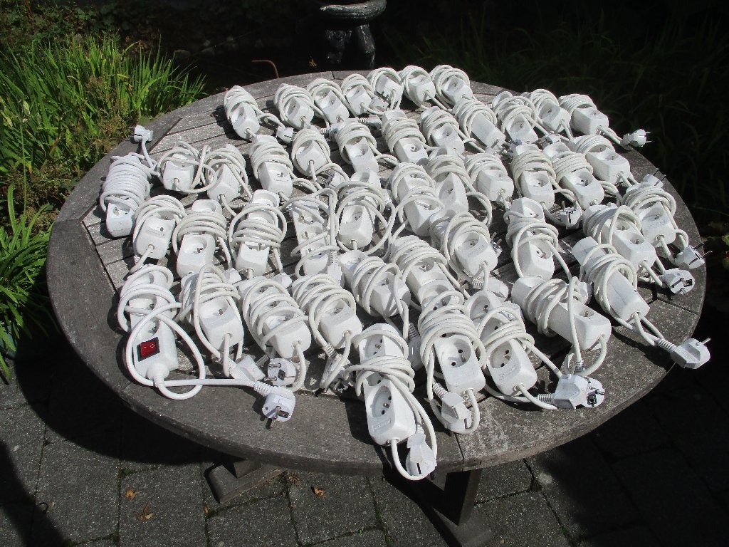 Lotje geaarde stekkerdozen, Doe-het-zelf en Bouw, Elektriciteit en Kabels, Ophalen, Zo goed als nieuw, Stekkerdoos