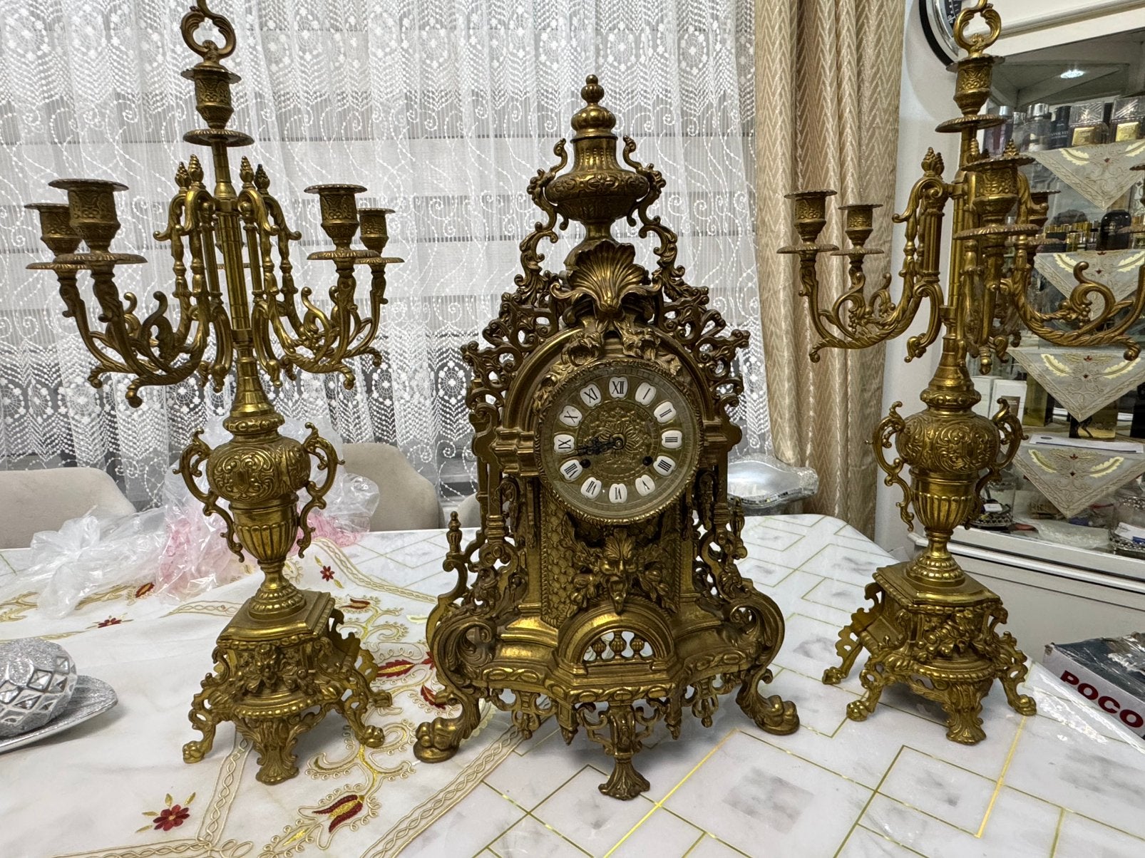 Horloge ancienne en cuivre avec chandeliers, Antiquités & Art, Enlèvement