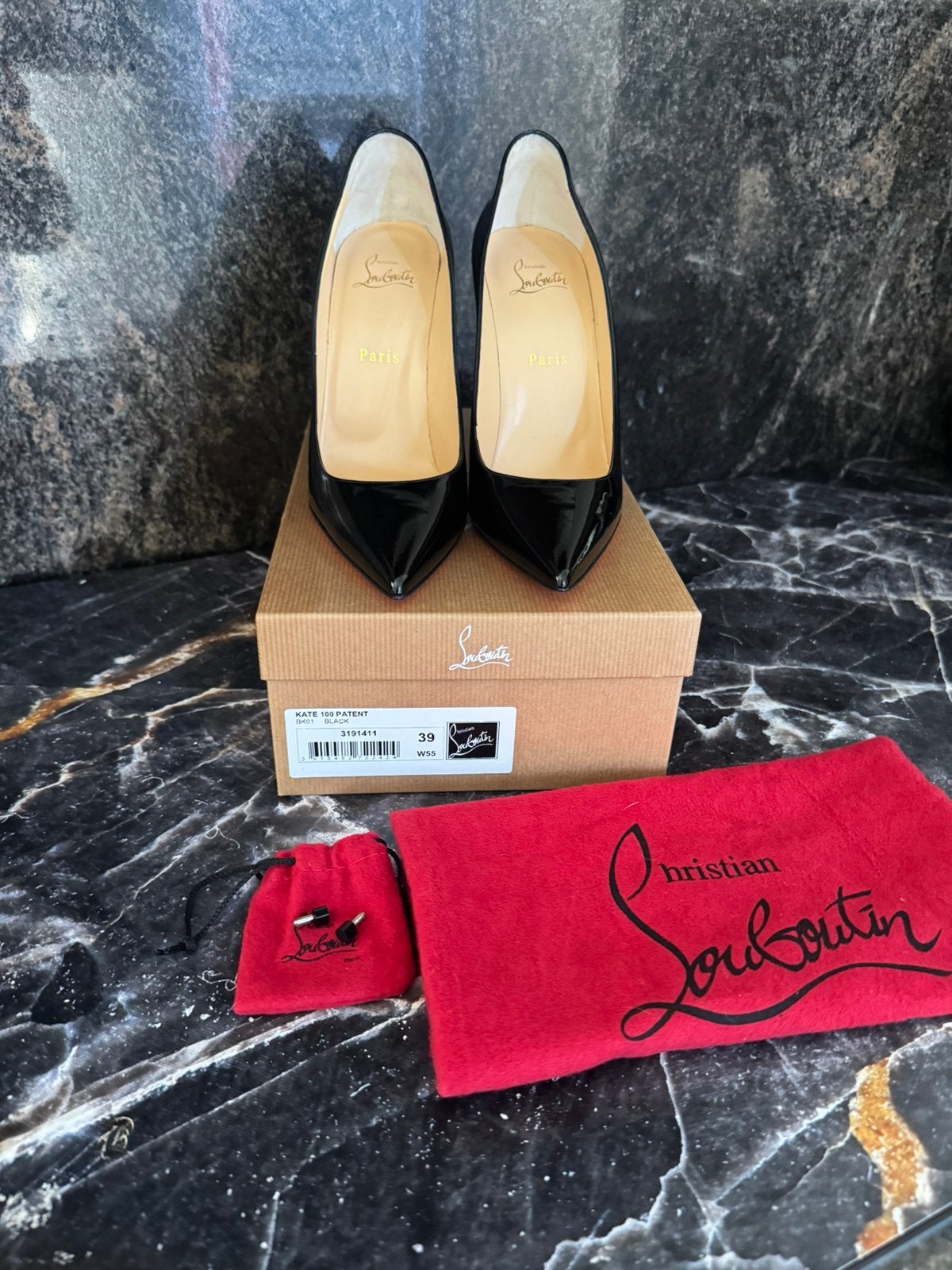 Louboutin KATE zwart maat 39, Vêtements | Femmes, Enlèvement ou Envoi, Comme neuf, Noir