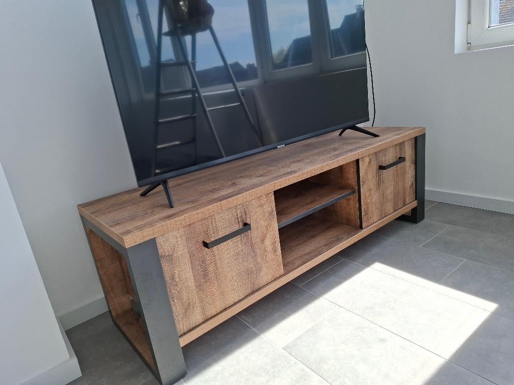 Tv kast, Ophalen
