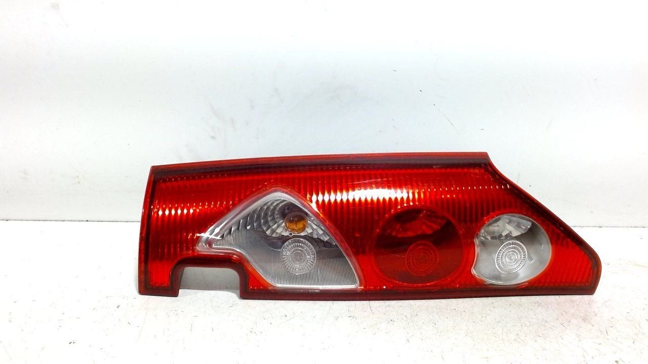 Achterlicht links buiten Renault Kangoo, Onderdelen@venauto.nl, Van der Ven Autorecycling B.V., Gebruikt, Ettenseweg 76, 4706 PB Roosendaal, The Netherlands