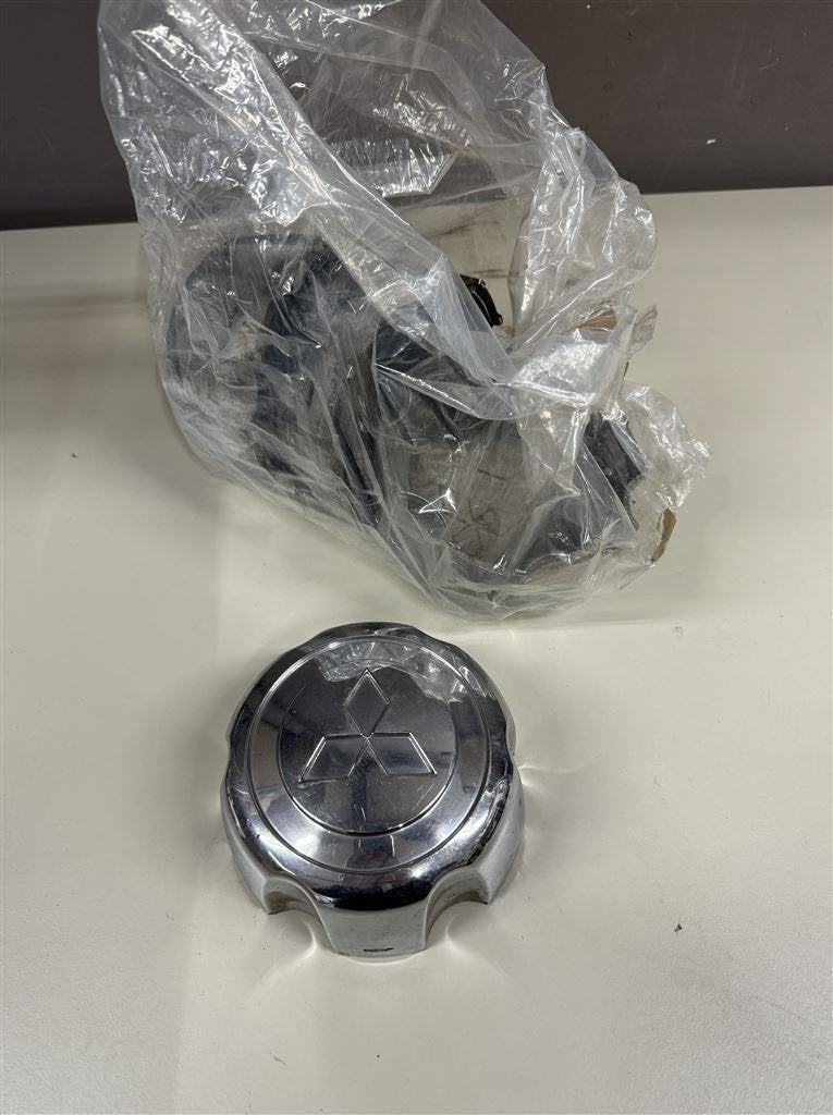 naafkappen - Mitsubishi L200 K74 chrome Mitsubishi L200 1999, Enlèvement ou Envoi, Comme neuf