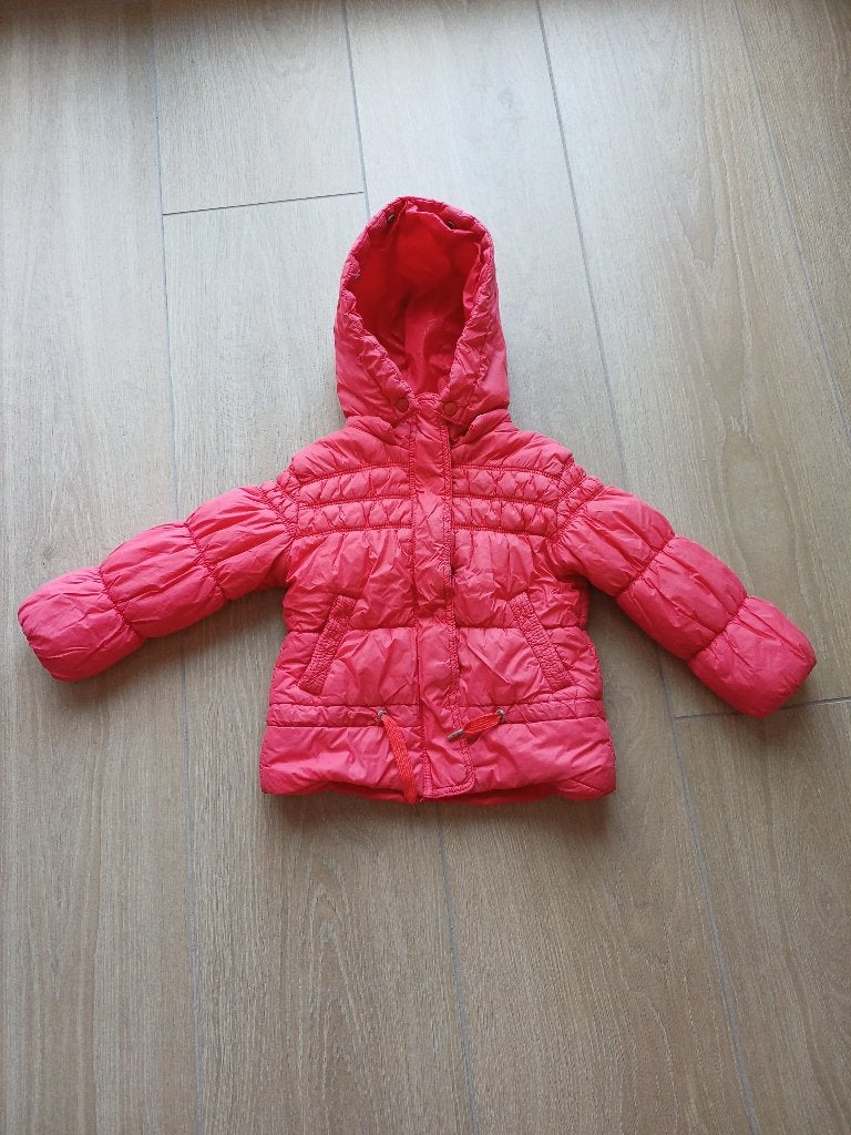 Rode jas met afneembare kap maat 92 JBC, Kinderen en Baby's, Kinderkleding | Maat 92, Gebruikt, Meisje, JBC, Ophalen of Verzenden
