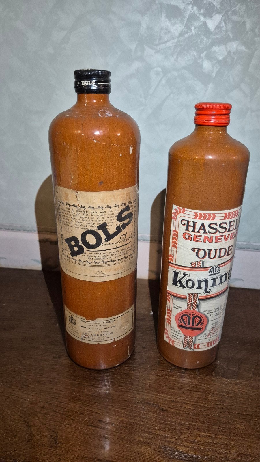2 oude jeneverbessenflessen – Bols en Hasseltse Jenever, Ophalen of Verzenden
