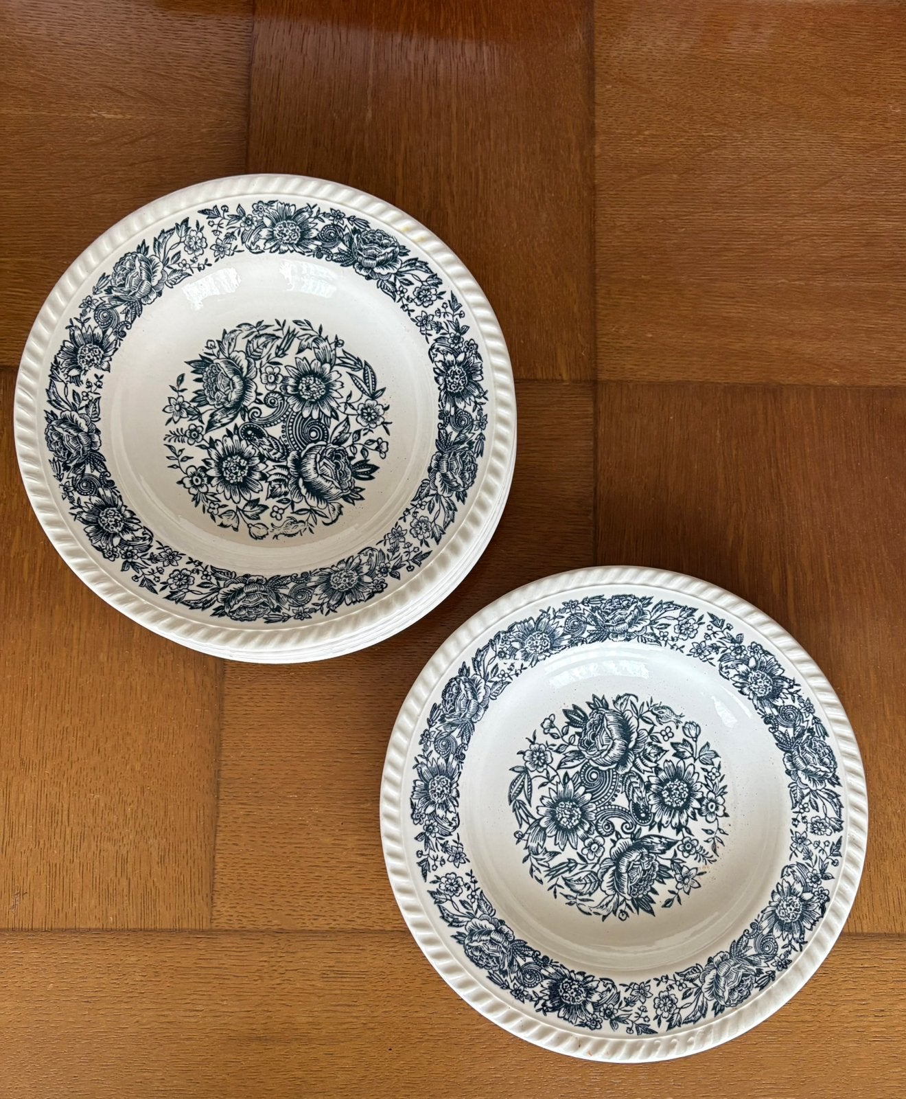 6 assiettes à dîner à motif floral, Antiquités & Art, Enlèvement