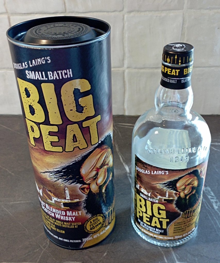Decoratieve lege whisky fles Douglas Laing’s Big Peat, Verzamelen, Ophalen of Verzenden, Zo goed als nieuw, Overige typen