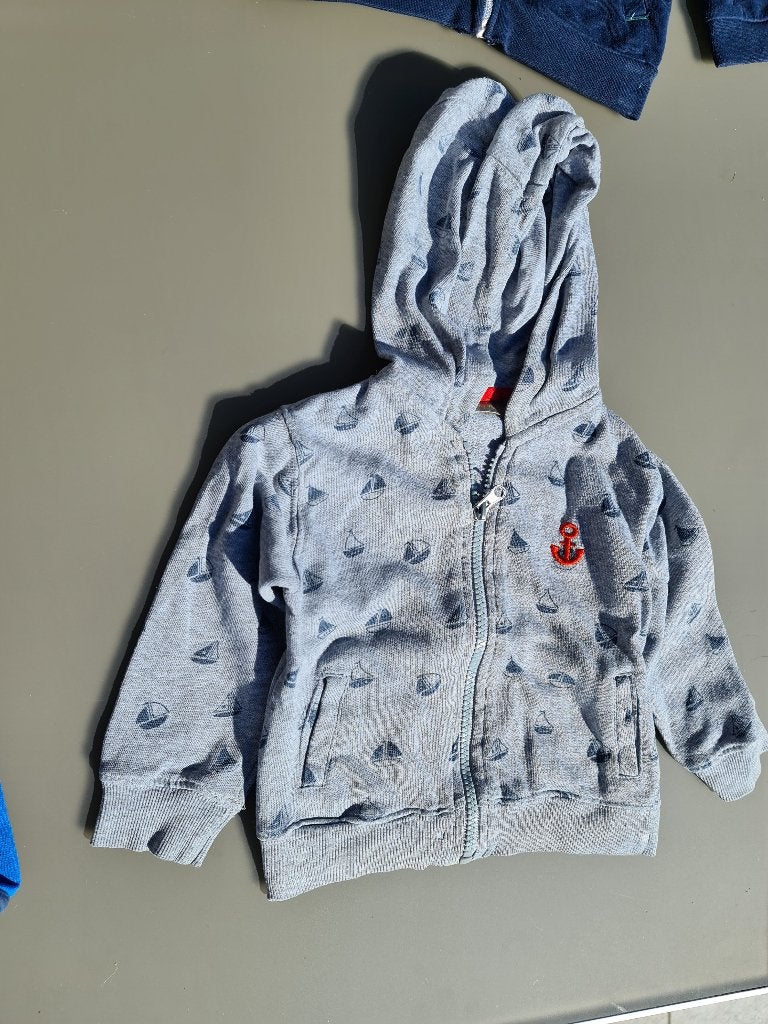 grijze cardigan, gilles, pull, hoody, trui met rits 18m/80cm, Enfants & Bébés, Vêtements de bébé | Taille 80, Enlèvement, Comme neuf