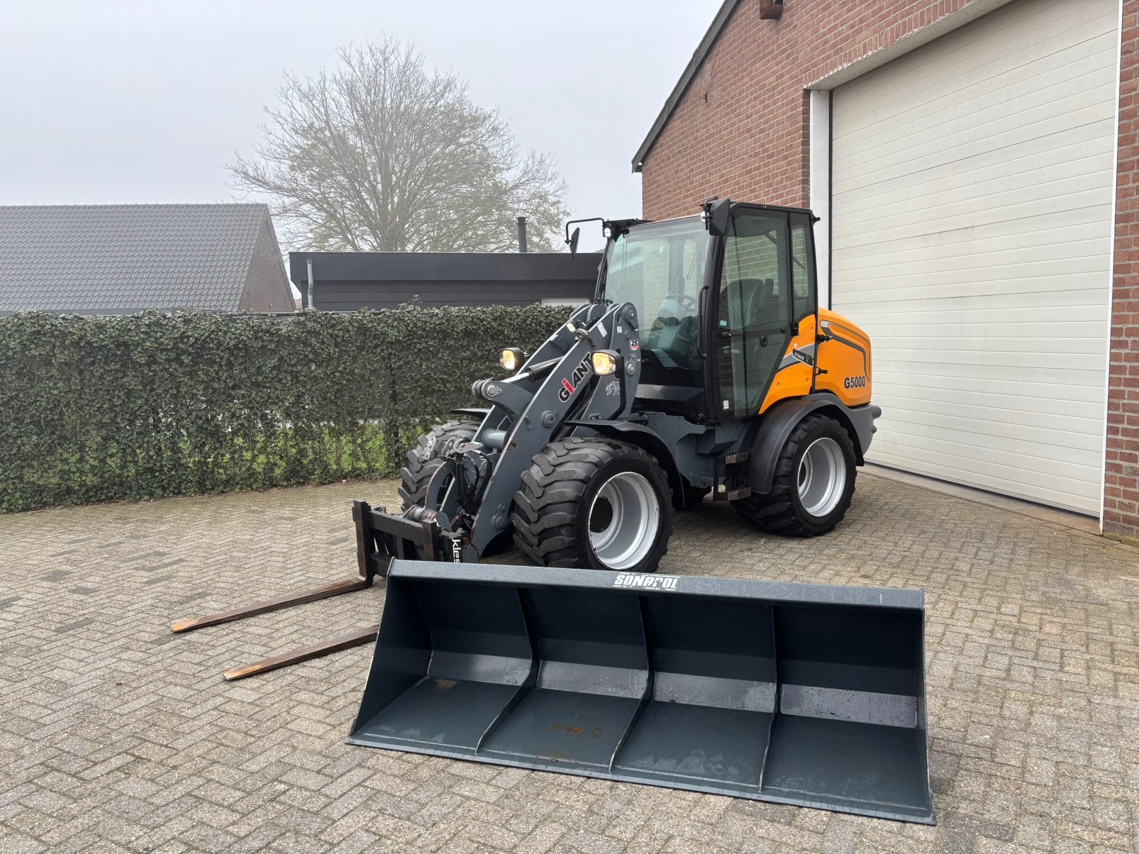 Giant G5000 DC-Z HEF Kniklader shovel wiellader (2021), Zakelijke goederen, Ophalen