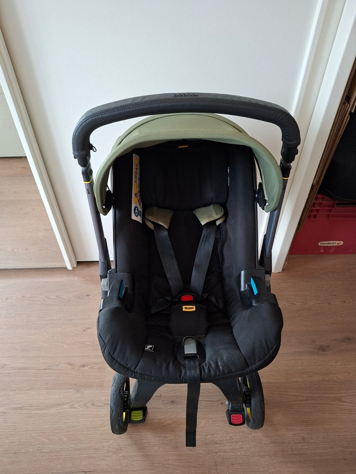 Doona autostoel/kinderwagen, Enfants & Bébés, Autres marques, Comme neuf, Protection latérale, Enlèvement