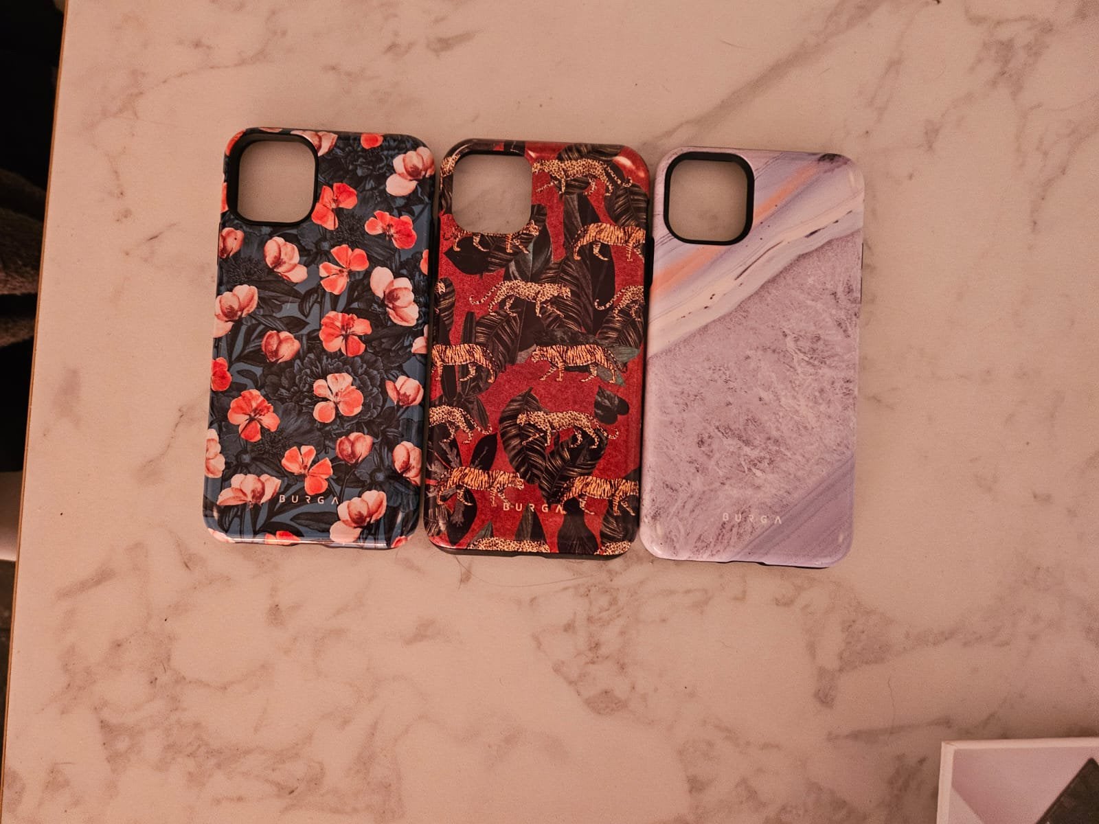 Iphone 11 pro max cover - BURGA -, Multicolore, Enlèvement ou Envoi, Façade ou Cover, Plastique