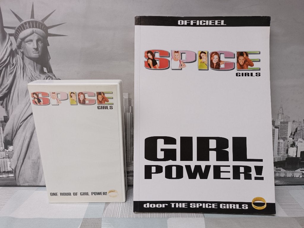 Spice Girls Boek - The Official Book Girl Power - Video VHS, Verzamelen, Ophalen of Verzenden, Gebruikt, Boek, Tijdschrift of Artikel