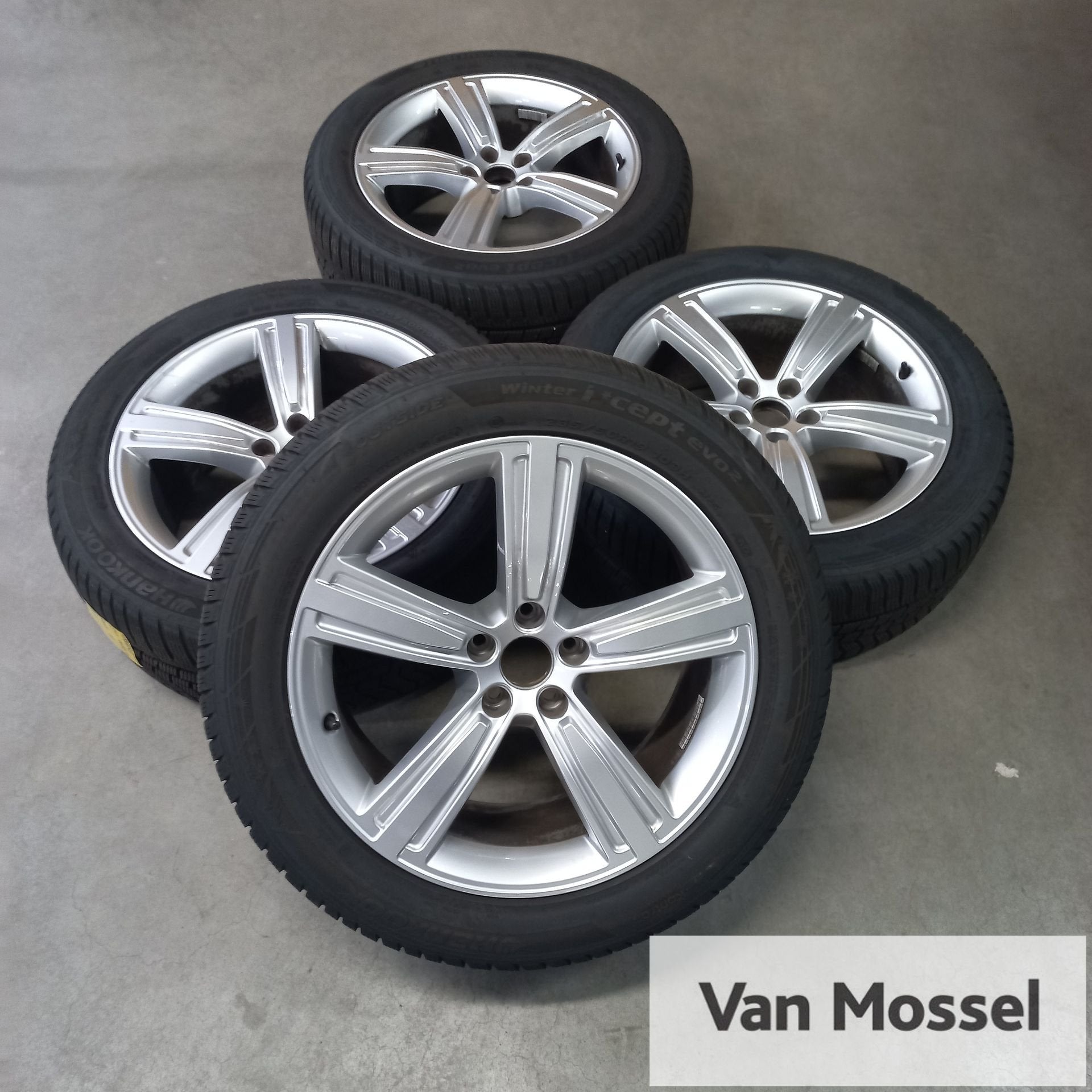 Audi A8 Hankook Winter I Cept EVO 2 235/50/R19 103H, 19 inch, Gebruikt, -, -