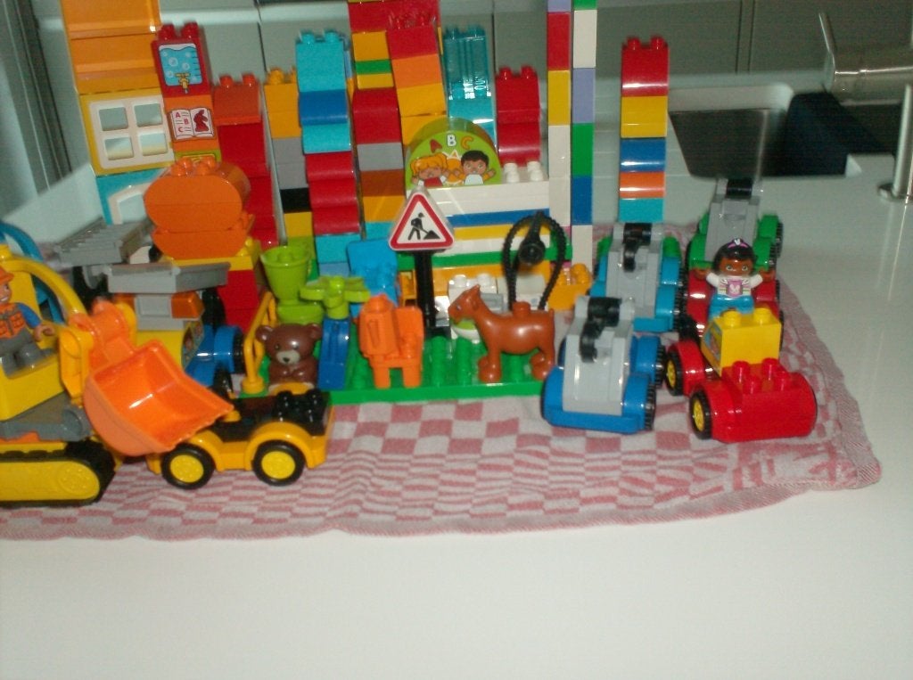 lego duplo 125 blokken bouwplaat mannetjes en auto's, Ophalen of Verzenden, Zo goed als nieuw, Duplo
