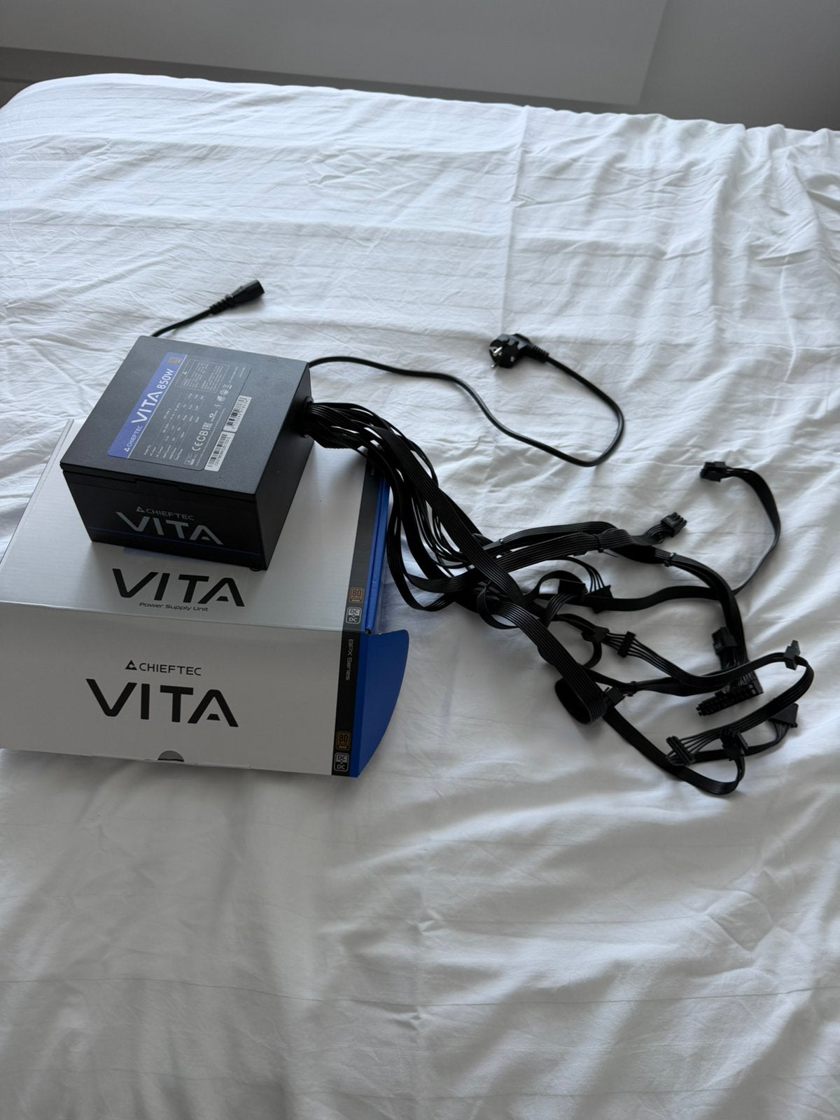 Chieftec Vita 850W 80 Plus brons PSU / PC voeding, Computers en Software, Ophalen of Verzenden, Zo goed als nieuw