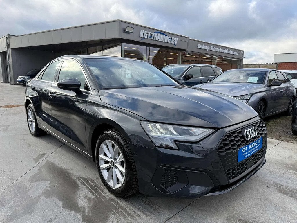 Audi A3 30 TFSI BERLINE AUTOMAAT FULL LED NAVI CARPLAY ALU, Auto's, Audi, 4 deurs, Stof, Gebruikt, Bedrijf