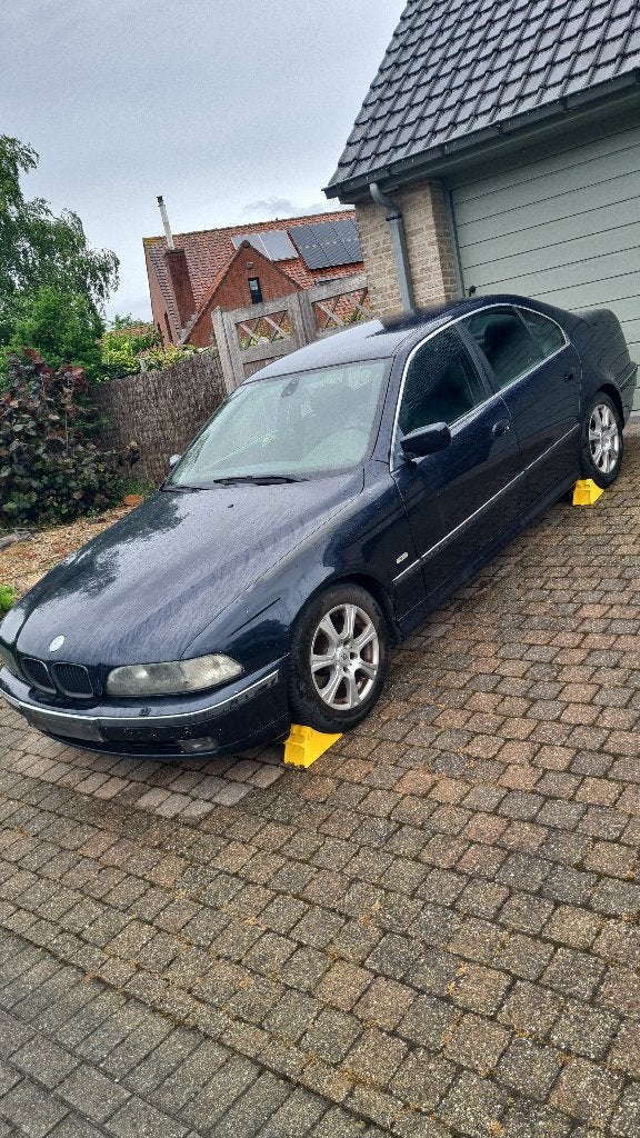 Bmwe39, Auto's, BMW, Achterwielaandrijving, Zwart, Blauw, 5 deurs