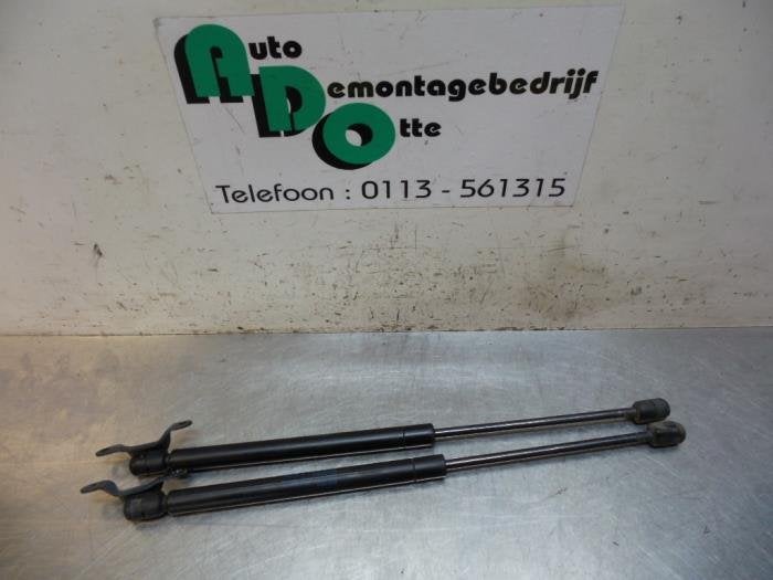 Kit amortisseur gaz hayon d'un Volkswagen Polo (Polo 99-), Volkswagen, -, 3 mois de garantie, Utilisé