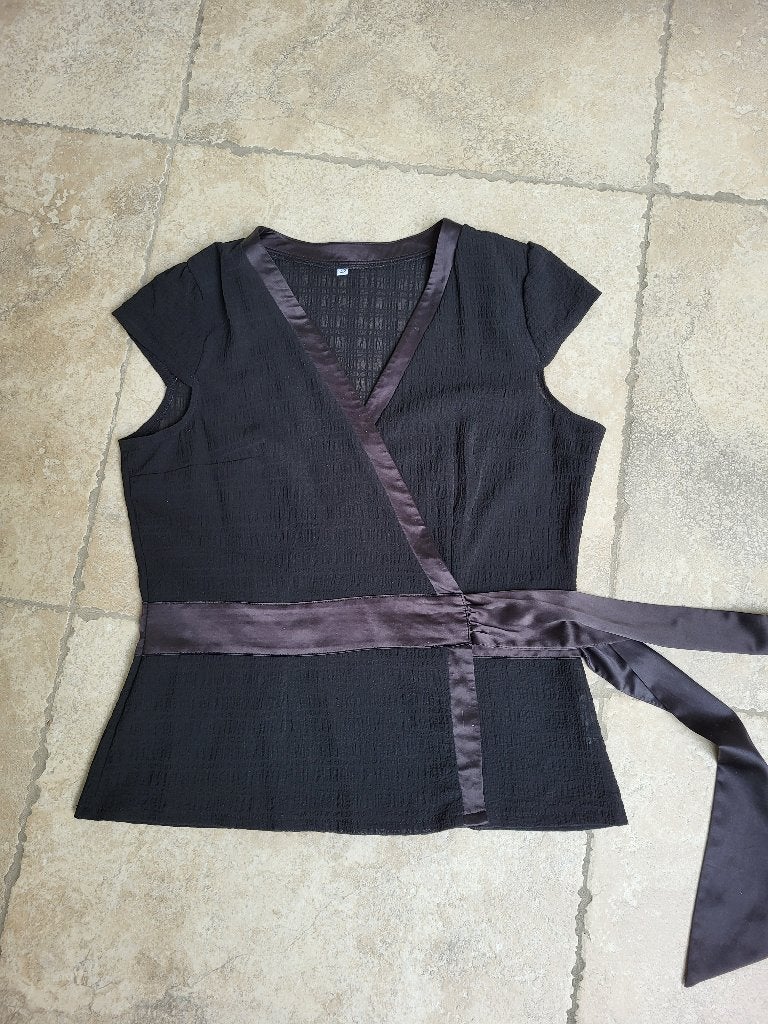 Zwarte satijn bloes mt 42, Taille 42/44 (L), Enlèvement ou Envoi, Lola & Liza, Porté
