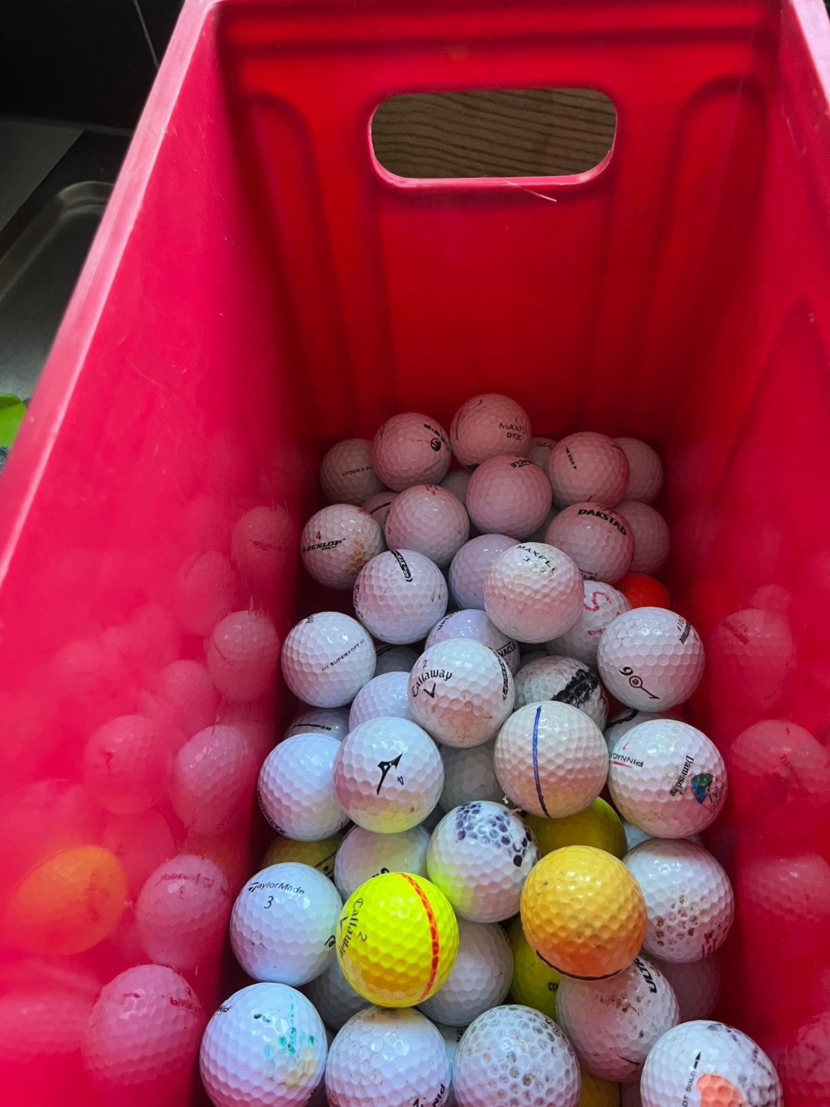 65 golfballetjes, Sport en Fitness, Ophalen, Gebruikt, Bal(len), Callaway