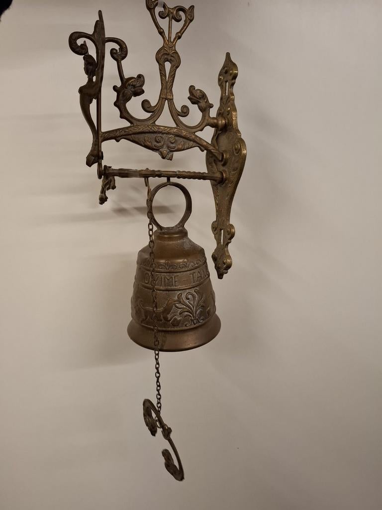 Oude koperen kloosterbel - deurbel met muurbeugel, Antiek en Kunst, Ophalen