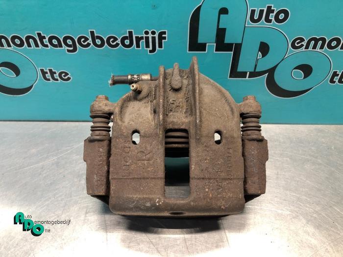 Remklauw (Tang) rechts-voor van een Volvo V40, Gebruikt, -, -, Ophalen of Verzenden
