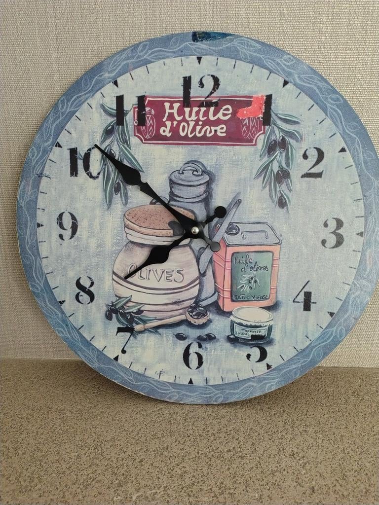 Horloge Provençal sur pile, Huis en Inrichting, Woonaccessoires | Klokken, Ophalen