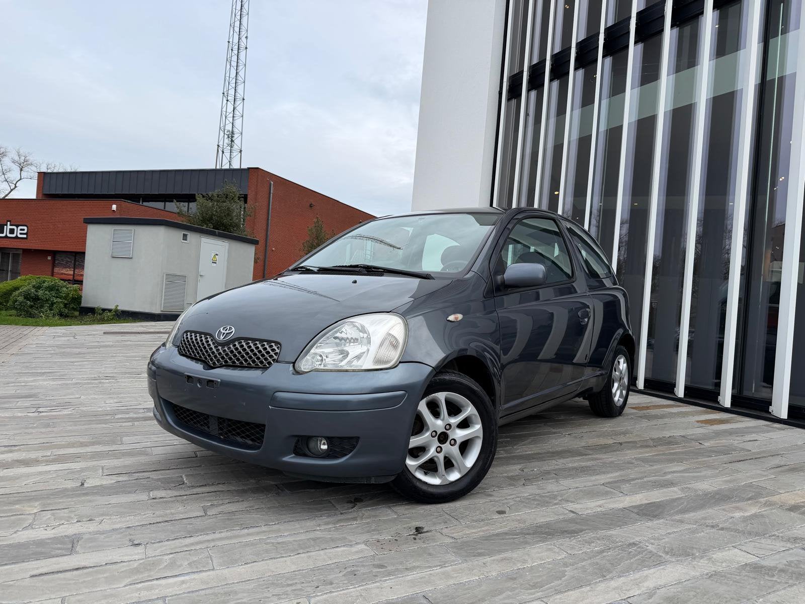 Toyota yaris benzine gekeurd garanrie 2450€, Argent ou Gris, Achat, Entreprise, Boîte manuelle