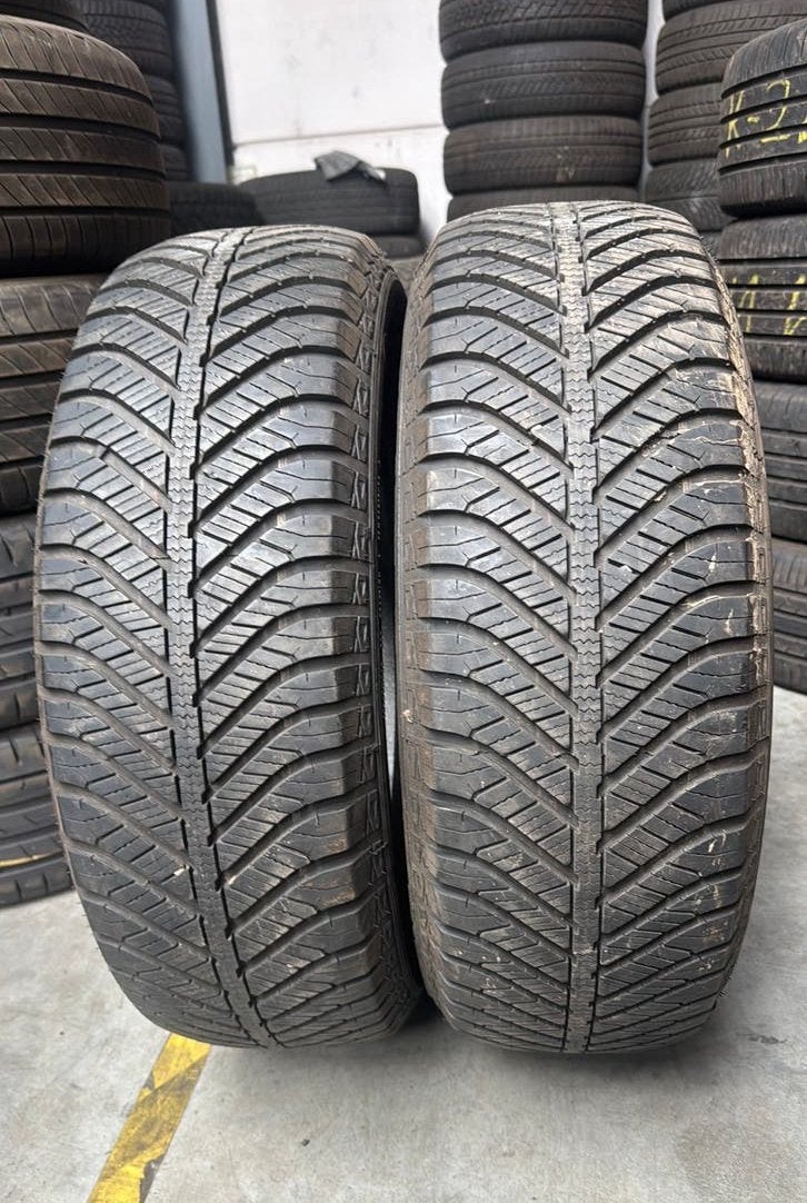 Pneus 4 saisons 2156017 215/60/17 215/60R17  marque Goodyear, Enlèvement
