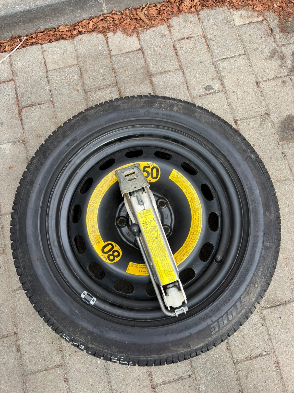 Roue de secours et cric, neuf, gamme VAG (5x112) 205/55 R16., Autos : Pièces & Accessoires, Enlèvement, Pneus et Jantes