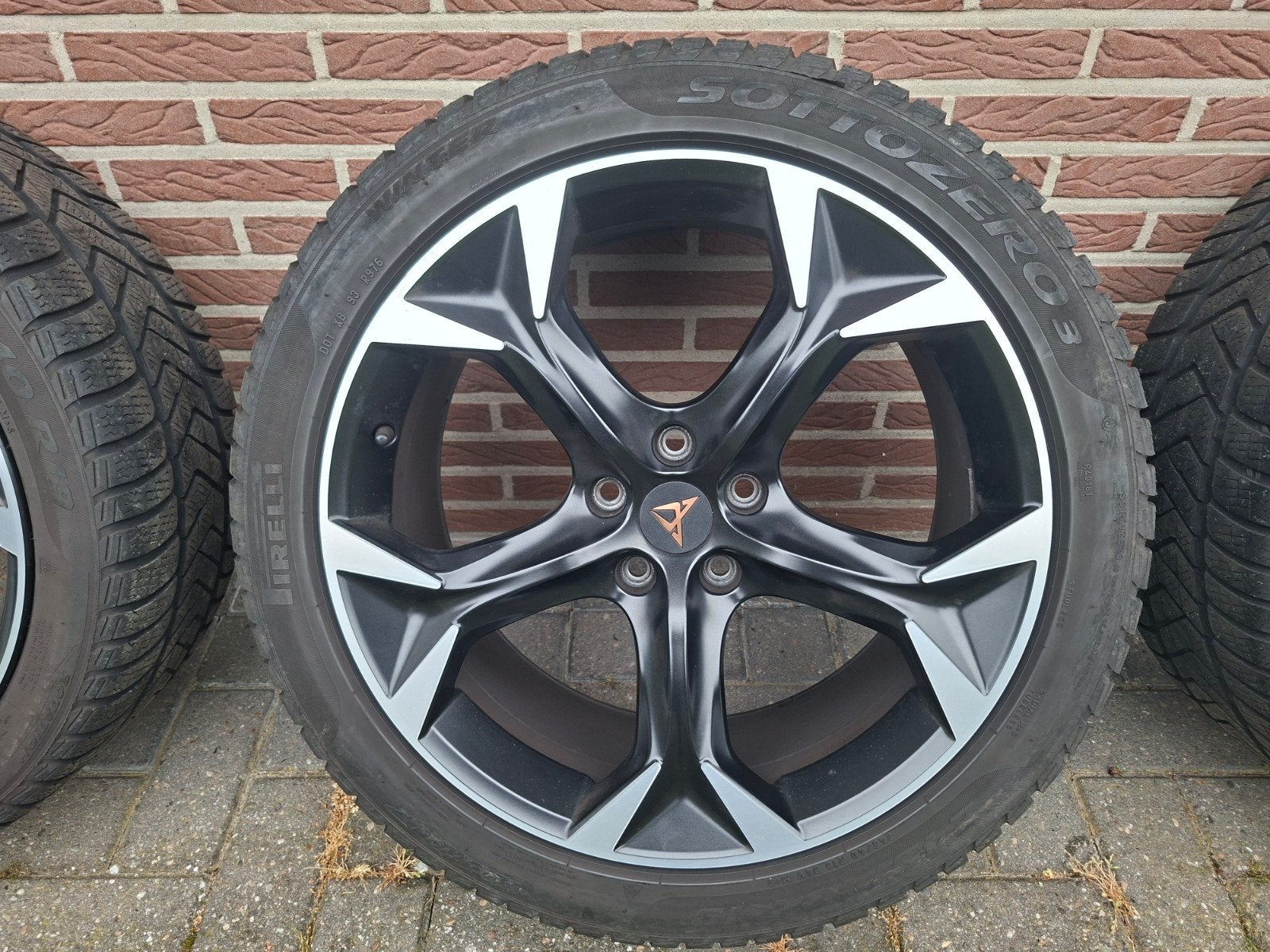 CUPRA formentor 19 inch velgen winterbanden origineel, Auto-onderdelen, 245 mm, Banden en Velgen, Winterbanden, Personenwagen